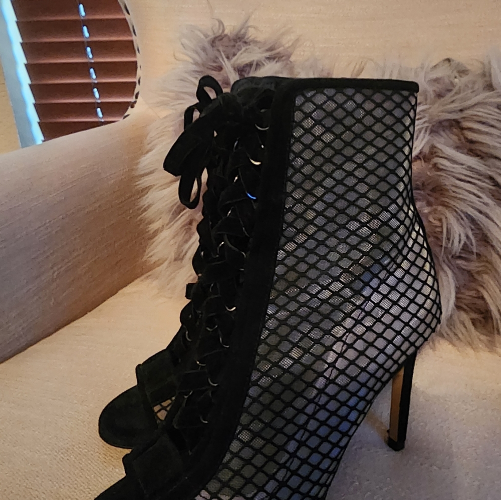 Shoe booties